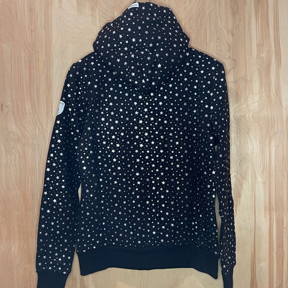 NWT Wanakome Metallic Silver on Black Vega Hoodie with Peacock Pocket - Picture 3 of 6